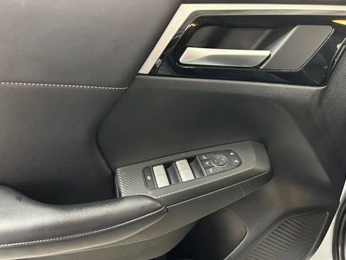 Used 2024 Mitsubishi Outlander AWD image 18