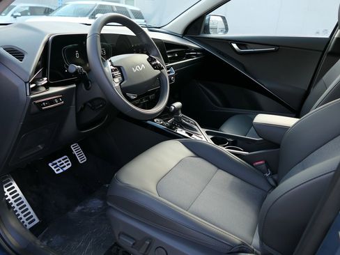 New 2025 Kia Niro EX Touring image 10