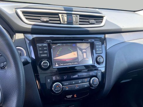 Used 2014 Nissan Rogue SV w/ SV Premium Package FWD image 25