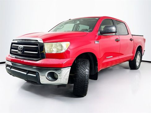 Used 2013 Toyota Tundra 4x4 CrewMax w/ SR5 Pkg image 2