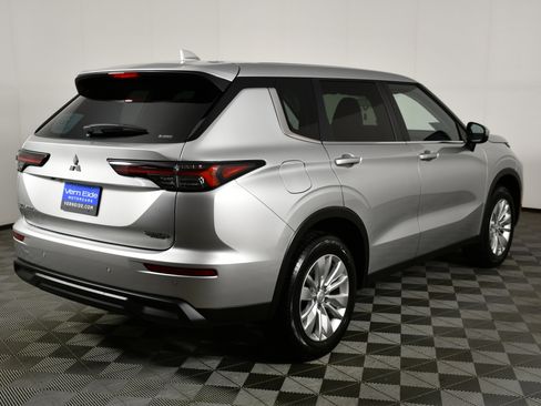 New 2026 Mitsubishi Outlander ES AWD/4WD image 6