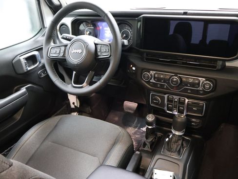 New 2026 Jeep Gladiator Sport AWD/4WD image 17