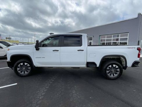 Used 2021 Chevrolet Silverado 2500 Custom w/ Custom Value Package AWD/4WD image 6