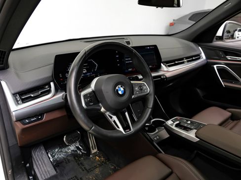 Used 2025 BMW X2 xDrive28i AWD/4WD image 3