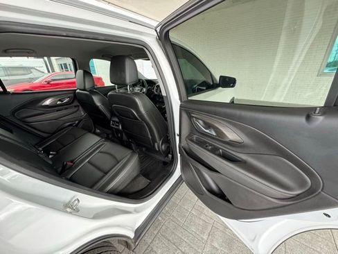 Used 2023 GMC Terrain SLT w/ Infotainment Package II image 22