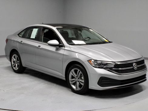 Used 2024 Volkswagen Jetta SE FWD image 1