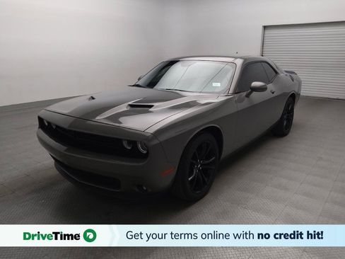 Used 2018 Dodge Challenger SXT w/ Blacktop Package RWD image 1