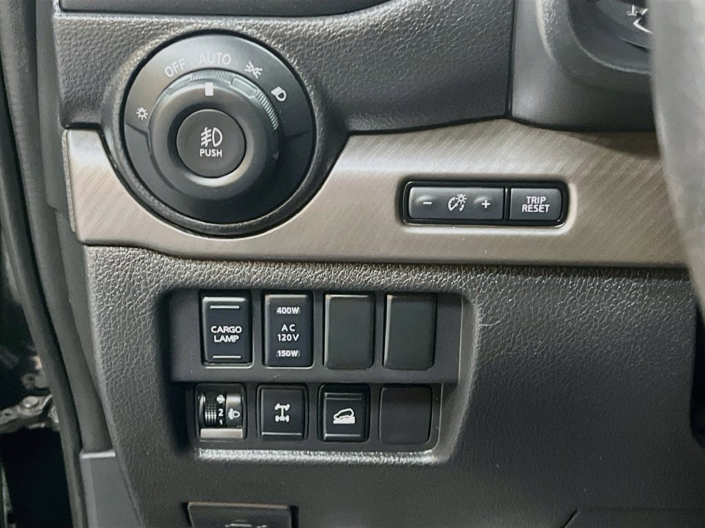 Used 2024 Nissan Titan PRO-4X w/ Pro-4x Convenience Package AWD/4WD image 10