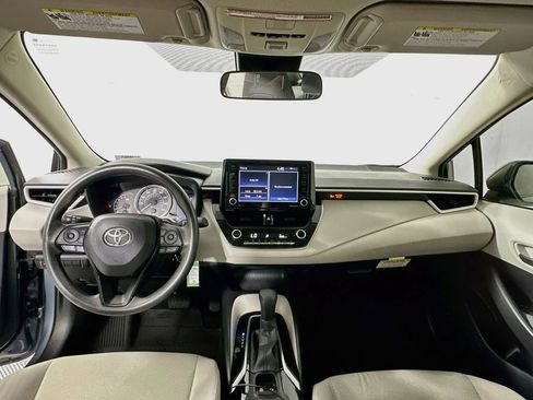 Used 2022 Toyota Corolla LE FWD image 3