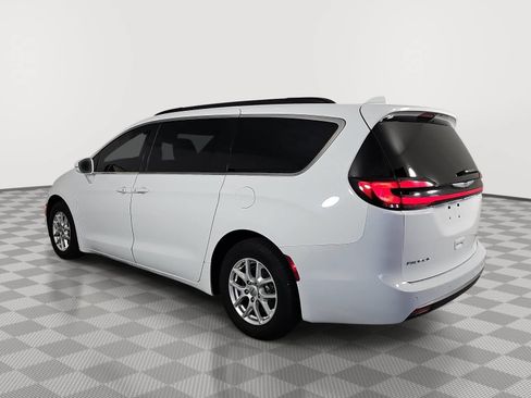Used 2022 Chrysler Pacifica Touring-L FWD image 6