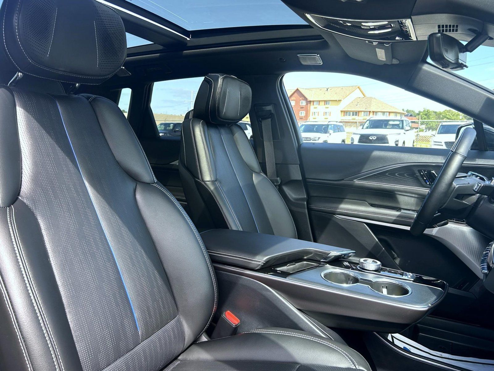 Certified 2026 Cadillac Lyriq Premium Luxury w/ LPO, Floor Liner Package AWD/4WD image 19