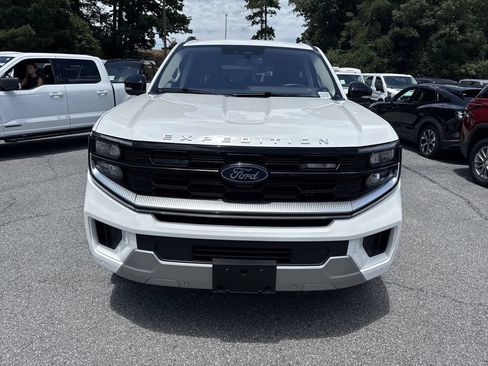 Used 2025 Ford Expedition Platinum w/ Driver's Package AWD/4WD image 2