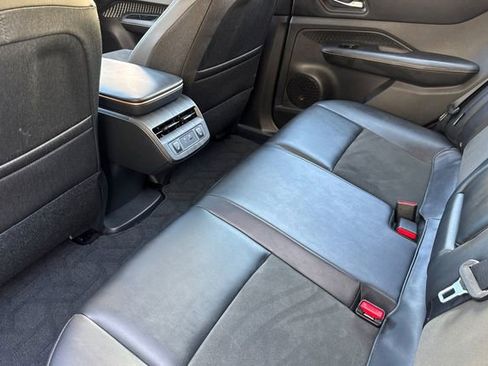 Used 2023 Nissan Ariya FWD image 14