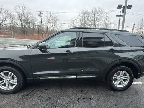 Used 2023 Ford Explorer XLT AWD/4WD image 8