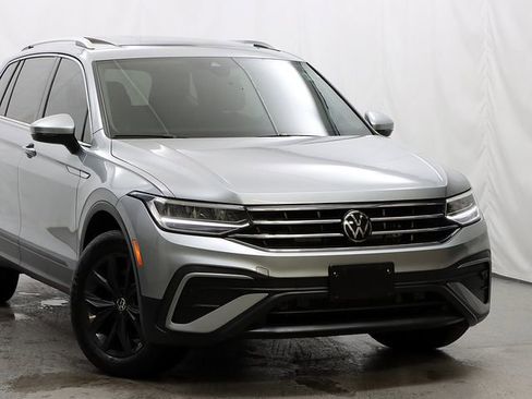 Used 2024 Volkswagen Tiguan SE image 2