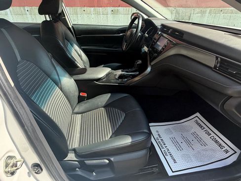 Used 2020 Toyota Camry SE FWD image 12