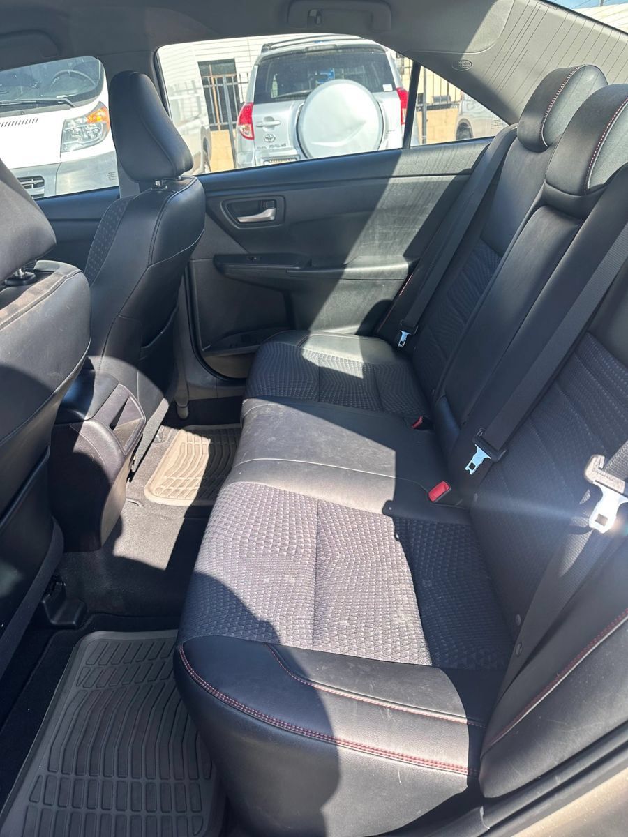 Used 2015 Toyota Camry SE FWD image 13