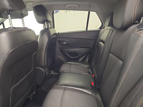 Used 2018 Chevrolet Trax LT w/ LT Convenience Package FWD image 16