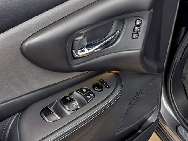 Used 2020 Nissan Murano SL w/ Moonroof Package AWD/4WD image 15