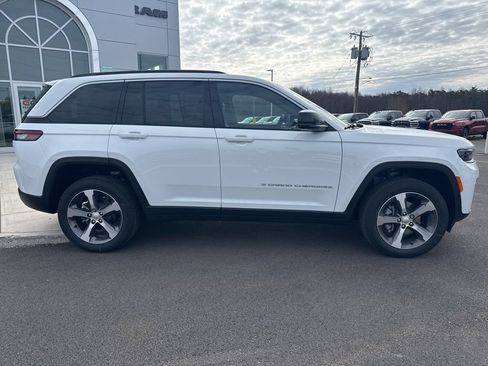 New 2026 Jeep Grand Cherokee Limited AWD/4WD image 9