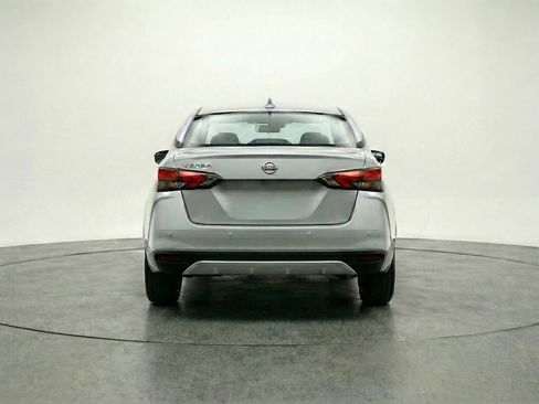 Used 2025 Nissan Versa SV image 7