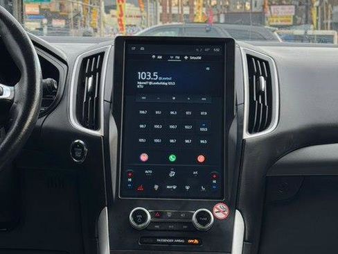 Used 2023 Ford Edge SEL image 11