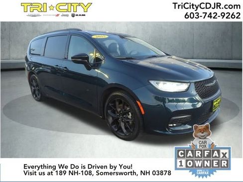 Used 2025 Chrysler Pacifica Limited image 7