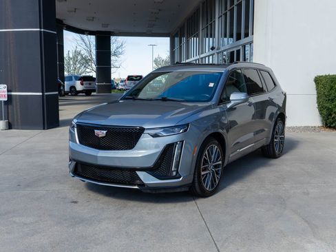 Used 2024 Cadillac XT6 Sport w/ Technology Package AWD/4WD image 3