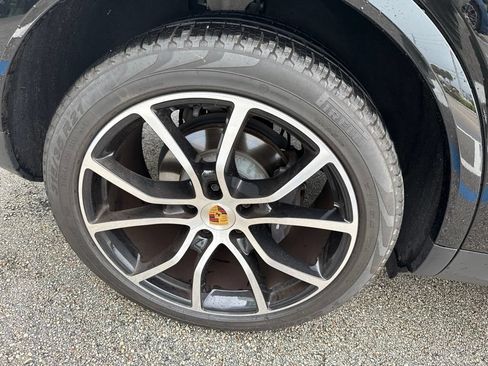 Certified 2023 Porsche Cayenne Platinum Edition AWD/4WD image 21