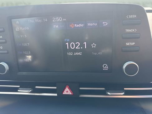 Used 2023 Hyundai Elantra SE w/ Preferred Accessory Package FWD image 12