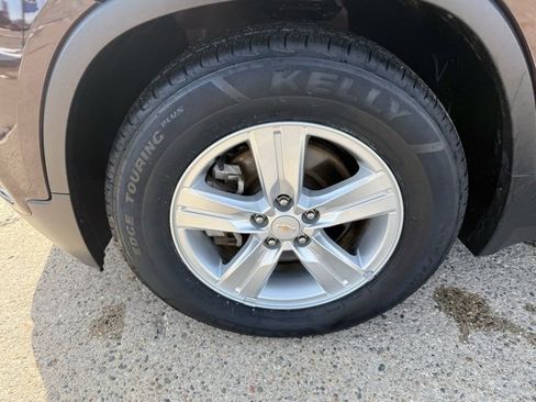 Used 2022 Chevrolet Trax LT w/ LT Convenience Package image 8