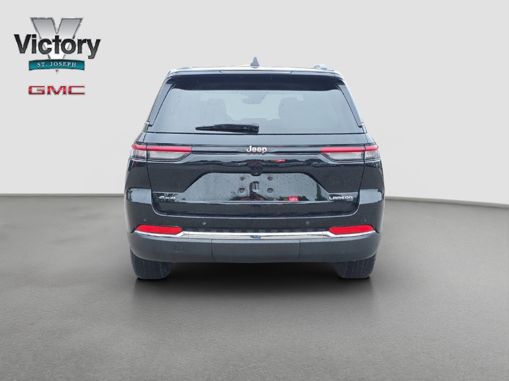Used 2023 Jeep Grand Cherokee Laredo X AWD/4WD image 16