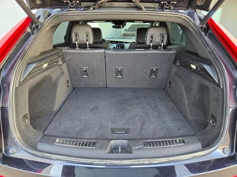 Used 2022 Cadillac XT4 Premium Luxury FWD image 30