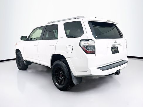Used 2017 Toyota 4Runner SR5 AWD/4WD image 5