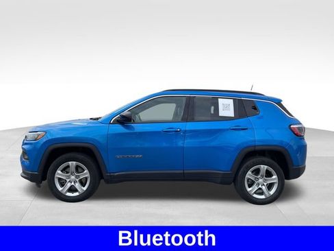 Used 2024 Jeep Compass Latitude AWD/4WD image 2