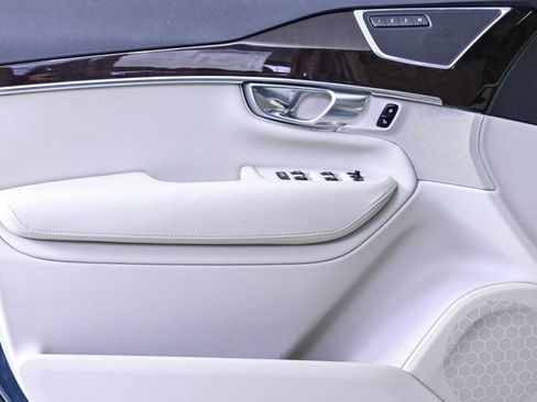 Used 2019 Volvo XC90 T5 Momentum image 7