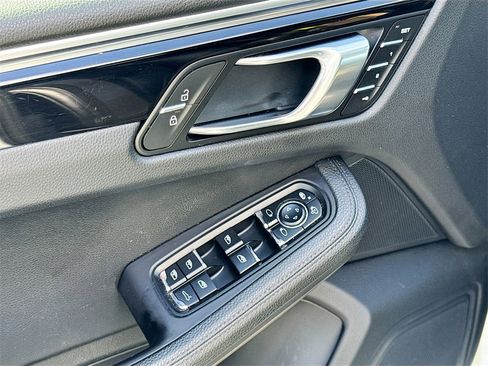 Used 2020 Porsche Macan S image 19