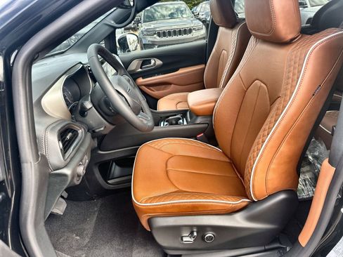 New 2026 Chrysler Pacifica Pinnacle w/ Trailer Tow Group image 13