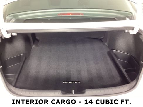 Certified 2025 Hyundai Elantra Sport image 10