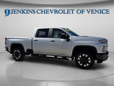 Used 2020 Chevrolet Silverado 2500 Custom w/ Custom Value Package image 10