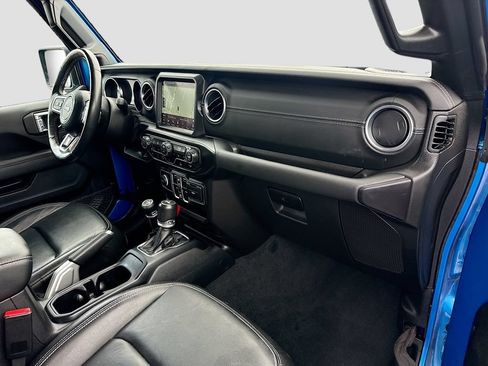 Used 2022 Jeep Wrangler Unlimited Sahara w/ Cold Weather Group AWD/4WD image 34