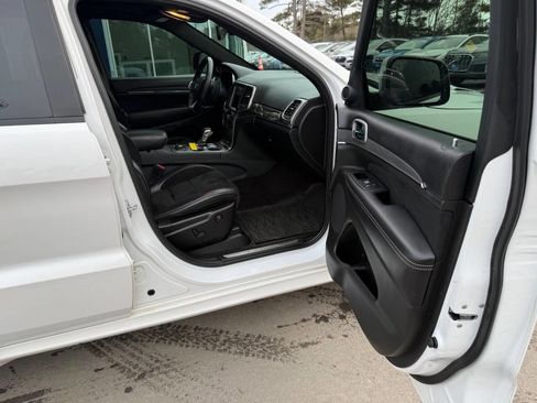 Used 2017 Jeep Grand Cherokee SRT image 10