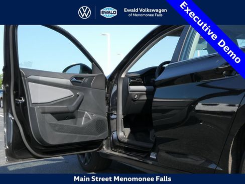 New 2025 Volkswagen Jetta SE image 24