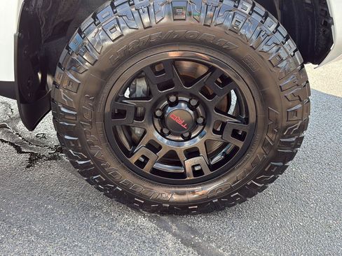 Used 2024 Toyota 4Runner TRD Off-Road Premium w/ Off Road Premium Plus Package AWD/4WD image 33