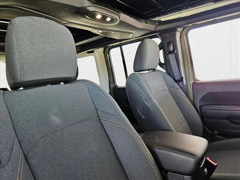 Used 2025 Jeep Wrangler Willys image 20