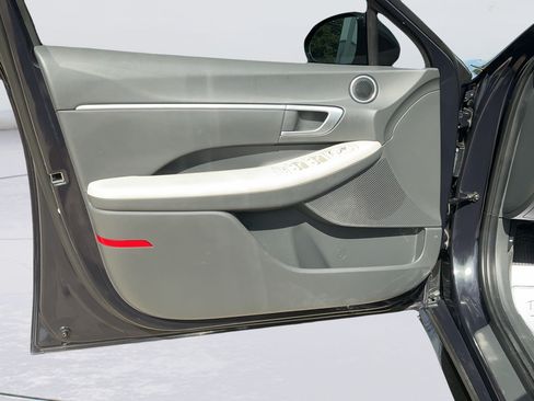 Used 2025 Hyundai Sonata SEL FWD image 17