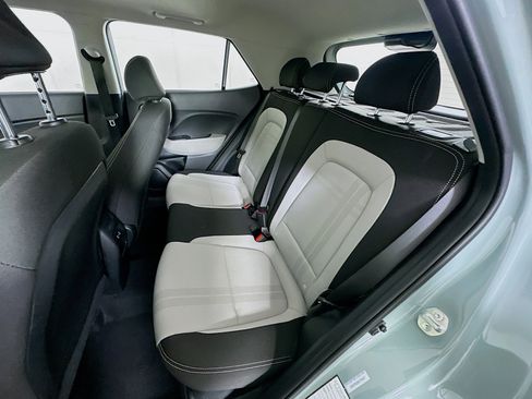 Used 2025 Hyundai Venue SEL image 27