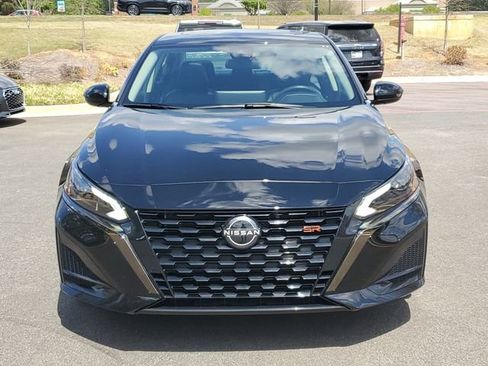 Used 2023 Nissan Altima 2.5 SR w/ SR Premium Package FWD image 2