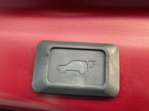 Used 2020 Toyota RAV4 XLE Premium image 11