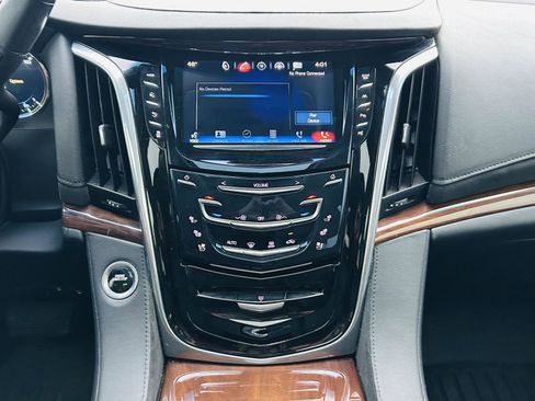 Used 2020 Cadillac Escalade ESV Luxury image 23